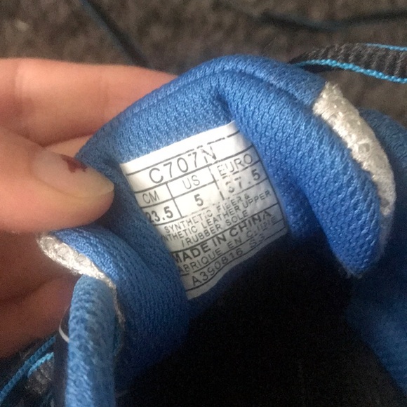 Bundle of ASICS running shoes - Picture 2 of 5